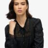 Blusa de manga larga con encaje tejido