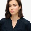 Blusa de manga larga con ribete de encaje y fruncidos