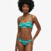 Braguitas de bikini recicladas con estampado tie-dye