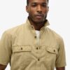 Camisa militar de manga corta