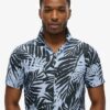 Camisas de lino estampadas con cuello abierto