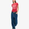 Camiseta ajustada con estampado en relieve