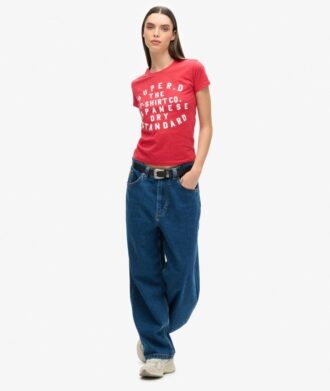 Camiseta ajustada con estampado en relieve