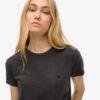 Camiseta ajustada con logotipo Essential