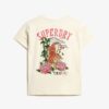 Camiseta ajustada con tatuaje de pedrería