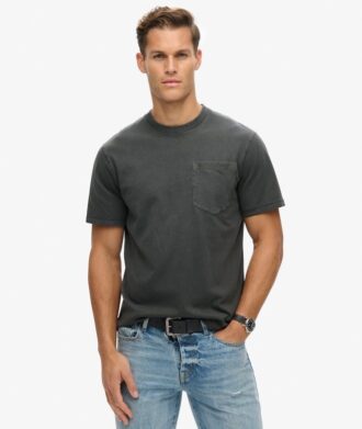 Camiseta con bolsillo y costuras en contraste