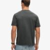 Camiseta con bolsillo y costuras en contraste