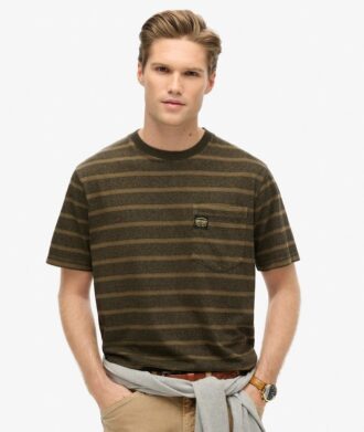 Camiseta con bolsillo y rayas texturizadas