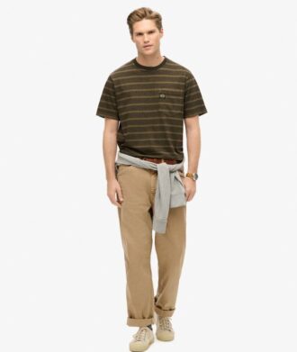 Camiseta con bolsillo y rayas texturizadas