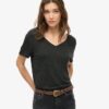 Camiseta con cuello en V bordado y efecto slub de Studios