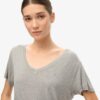 Camiseta con cuello en V bordado y efecto slub de Studios