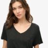 Camiseta con cuello en V bordado y efecto slub de Studios
