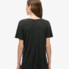 Camiseta con cuello en V bordado y efecto slub de Studios