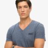 Camiseta con cuello en V y logotipo de Organic Cotton Essential