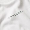 Camiseta con el logotipo de Code Surplus