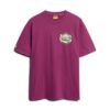 Camiseta con estampado de cofre de postales de viaje