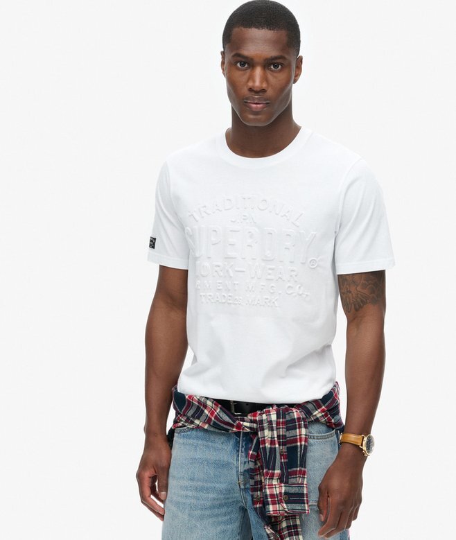 Camiseta con gráfico de logotipo en relieve Camiseta con gráfico de logotipo en relieve