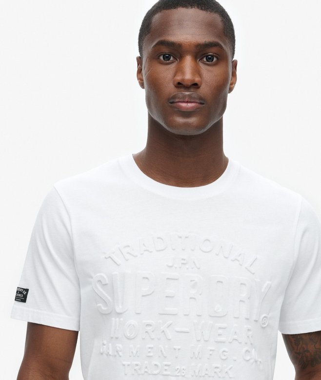 Camiseta con gráfico de logotipo en relieve Camiseta con gráfico de logotipo en relieve