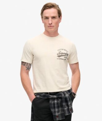Camiseta con gráfico en el pecho de Copper Label