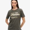 Camiseta con logotipo metálico de lujo