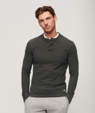Camiseta de cuello redondo Vintage Athletic Chariot