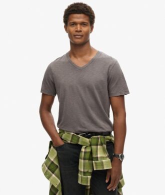 Camiseta de manga corta con cuello en V y efecto slub en los pantalones cortos