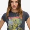 Camiseta de manga corta de Iron Maiden x Superdry Gorra Camiseta de manga corta de Iron Maiden x Superdry Gorra