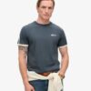 Camiseta Essential Logo Retro Striped Camiseta Essential Logo Retro Striped