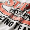 Camiseta gráfica clásica rediseñada