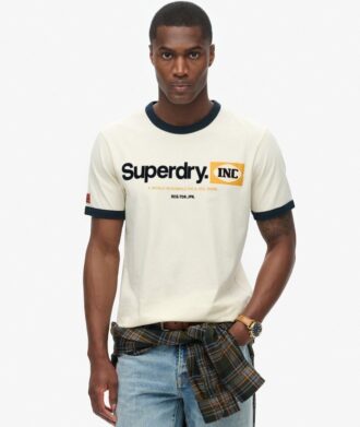 Camiseta gráfica de trabajo con cuello ribeteado y logotipo central