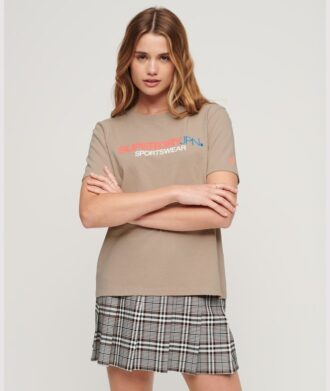 Camiseta holgada con logotipo deportivo