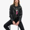 Camiseta holgada con póster punk lo-fi