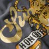 Camiseta holgada con rotulado tipo tatuaje