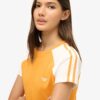 Camiseta retro con el logotipo Essential