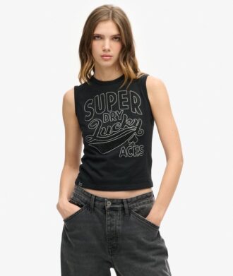 Camiseta sin mangas ajustada con adornos retro