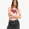 Camiseta sin mangas ajustada con adornos retro