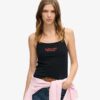 Camiseta sin mangas ajustada con logo deportivo