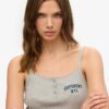 Camiseta sin mangas con botones bordados de Athletic Essentials