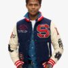 Chaqueta bomber con parches universitarios