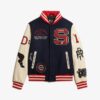 Chaqueta bomber con parches universitarios