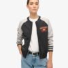 Chaqueta bomber de jersey con gráfico «College Script»