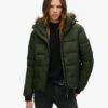 Chaqueta corta de capa intermedia Hooded