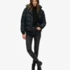 Chaqueta corta de capa intermedia Hooded