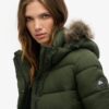 Chaqueta corta de capa intermedia Hooded