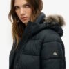 Chaqueta corta de capa intermedia Hooded