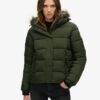Chaqueta corta de capa intermedia Hooded