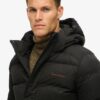 Chaqueta deportiva Puffer con capucha de microfibra