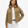 Chaqueta militar con adornos