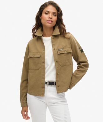 Chaqueta militar con adornos