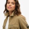 Chaqueta militar con adornos